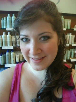 Holly profile pic