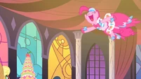 Pinkie Pie stage dive! S01E26