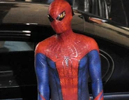 Amazing-Spiderman-Set-Pics-Andrew-Garfield-Costume