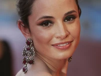 Mia Maestro-003