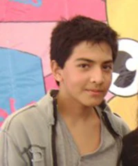 Manuel Díaz dubs the Spanish version of Walt Lloyd from Season 1 to Season 3