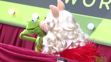 TheMuppets-WorldPremiere-K&P-Kiss-(2011-11-12)