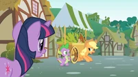 Applejack hiding S1E15