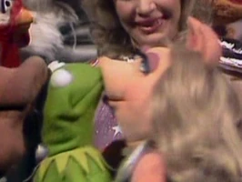 Kiss-KermitPiggy502
