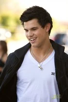 Taylor-lautner-1321647313
