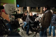 New-Moon-Behind-the-Scenes-Stills-edward-and-bella-9121190-2560-1703