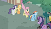 Fluttershy freaks out S1E7