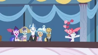 Rarity cheering for Fleetfoot S2E9