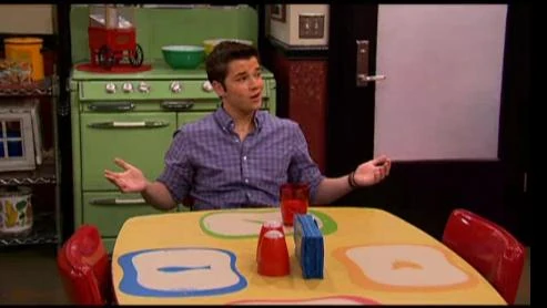 http://images3.wikia.nocookie.net/__cb20111227232859/icarly/images/b/b1/Freddiekitcheniballs.jpg