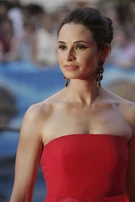 Mia Maestro-004