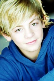 Ross Lynch02