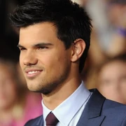 157236 taylor-lautner-still-amazed-at-breaking-dawn-premiere-e1322503995719
