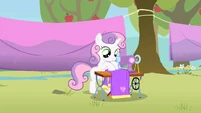 Sweetie Belle sewing S1E18