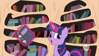 Twilight Sparkle levitating books S2E21