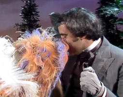 Kiss piggy rich little