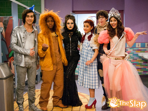 http://images3.wikia.nocookie.net/__cb20120325123436/victorious/images/9/9f/Largeasdfghjk.jpg