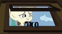 Featherweight looking apologetic S2E23