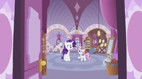 Sweetie Belle explaining to Rarity S2E23