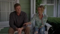 Lynette comforts Tom