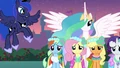 Luna arriving at party S2E26.png