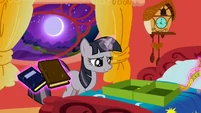 Twilight packing S2E02