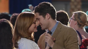Glee-Promasaurus-Video-Exclusive-TC