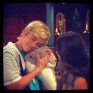 Blonde-Pretty-Boy-Ross-Lynch-4