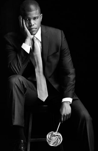 Clinton Jones - Wiki White Collar ou FBI : Duo Très Spécial