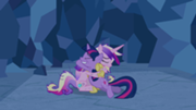180px-S02E26 Twilight and Cadance reunite
