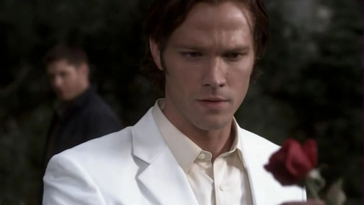 http://images3.wikia.nocookie.net/__cb20120720001340/supernatural/ru/images/4/4e/Rose.jpg