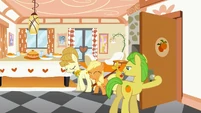 Filly Applejack walking in S1E23