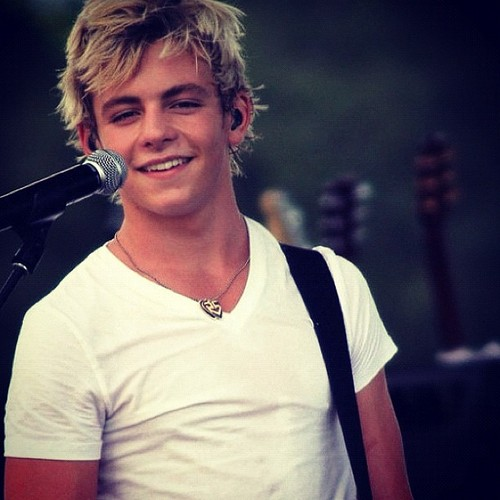 http://images3.wikia.nocookie.net/__cb20120901132933/austinally/images/0/00/Ross_02.png