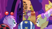 Spike calming down S2E4