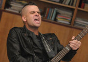 Glee-choke-puck-guitar