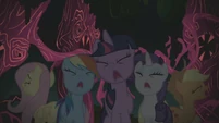 Twilight screaming heads off S1E2