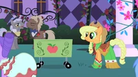 Applejack about to start selling her items S1E26