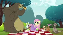 Animals enjoying the picnic S3E3