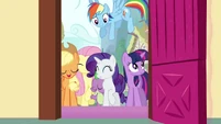 Other main characters laughing S3E3