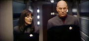 Geschnittene Szene - Troi und Picard im Korridor