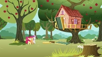 CMC looks at their now-occupied clubhouse S3E04