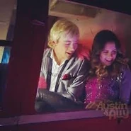 Austin & jessie & ally Auslly awesomley done