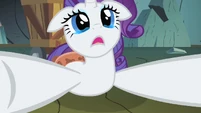 Rarity distraught at the Diamond Dogs S1E19