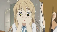 Mugi amused