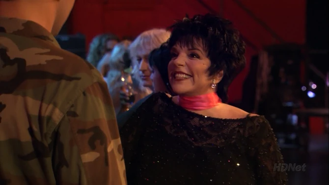 2x08 Queen for a Day (30)