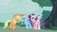 Applejack talks to Rarity S1E14