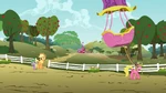 Spike walks Applejack home S03E09
