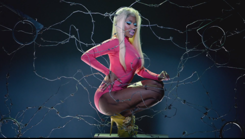 Music-video-nicki-minaj-ft-2-chainz-beez-in-the-trap-directed-by-benny ...