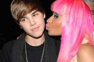 22 bieber minaj kiss