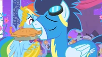 Soarin' with his pie S1E26