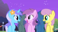 Diamond Mint, Amethyst Star, and Parasol look at each other S1E26